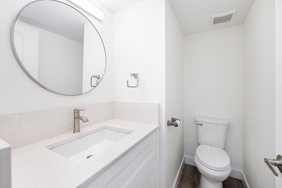 3182 Mountain Highway North Vancouver, BC - 16