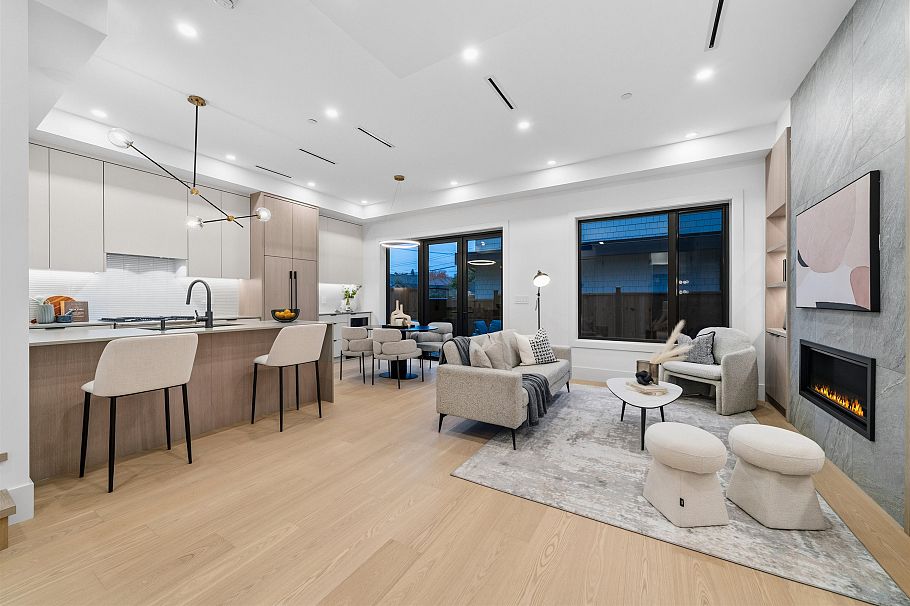 311 N Kamloops Street Vancouver, BC - 2