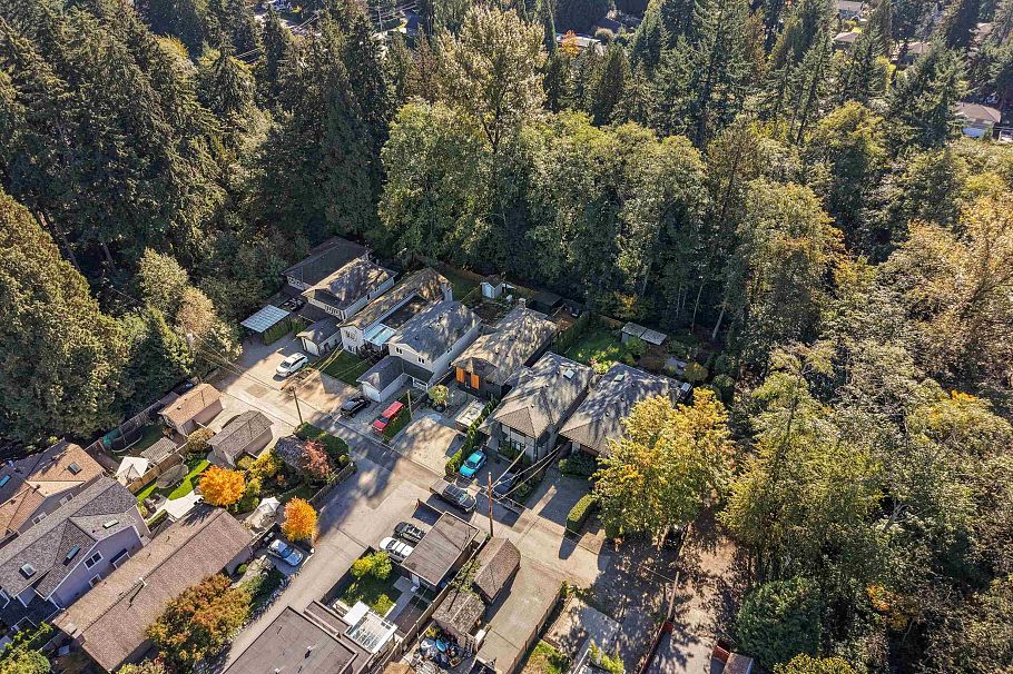 1430 Draycott Road North Vancouver, BC - 39