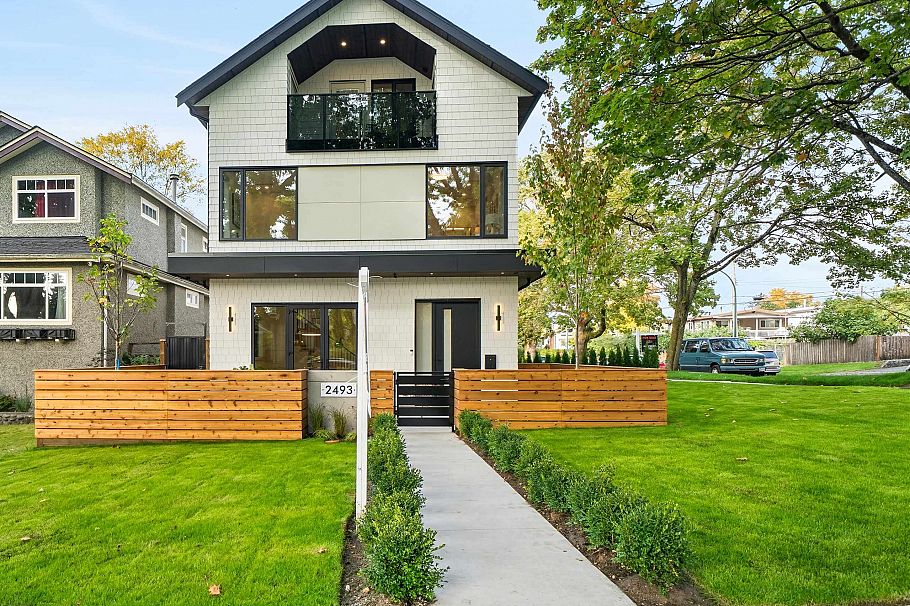 311 N Kamloops Street Vancouver, BC - 1