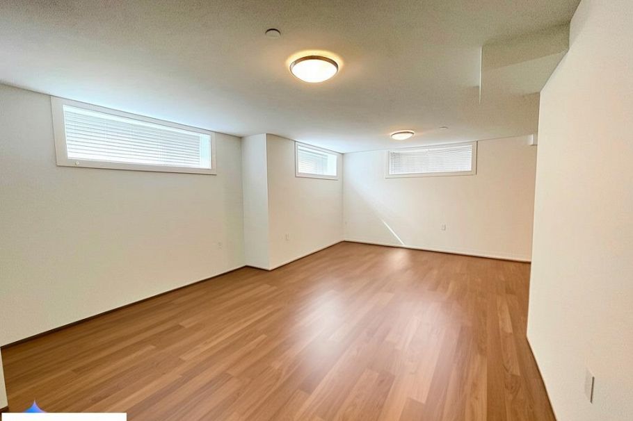 1633 SE Marine Drive Vancouver, BC - 33