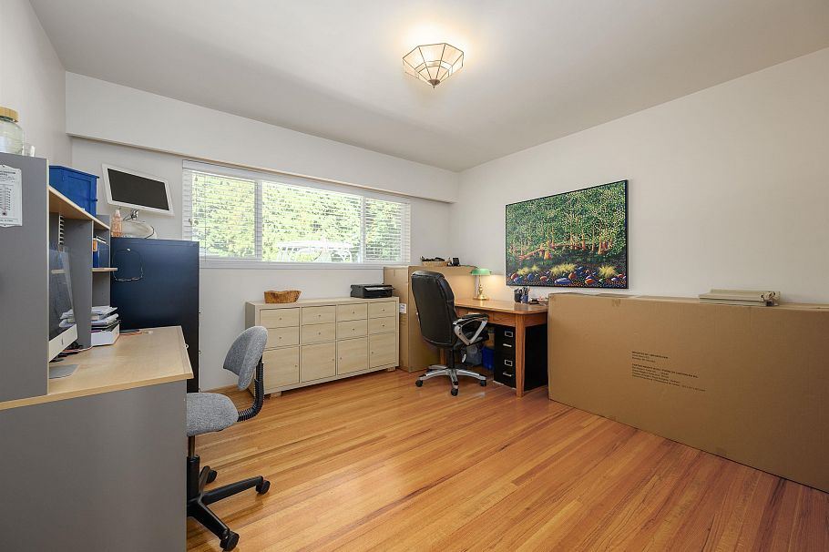 545 W 22nd Street North Vancouver, BC - 19