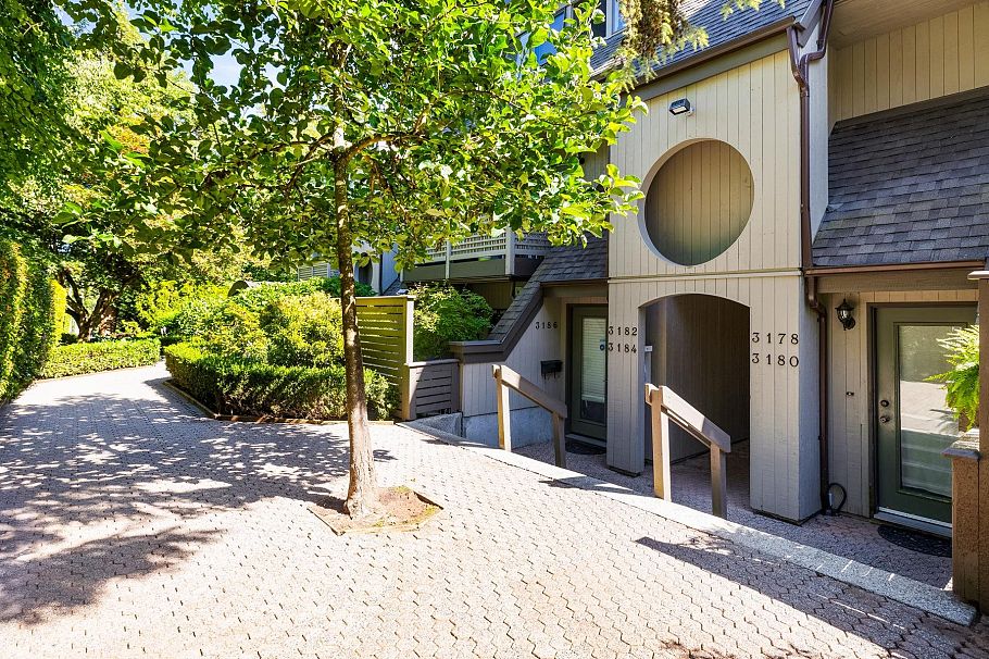 3182 Mountain Highway North Vancouver, BC - 39