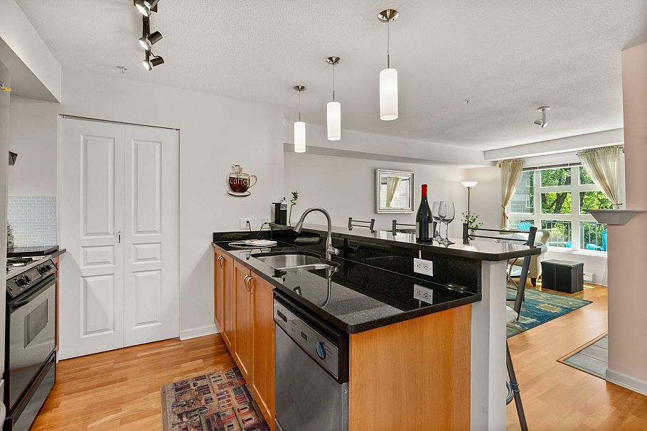 308 2161 W 12th Avenue Vancouver, BC - 15