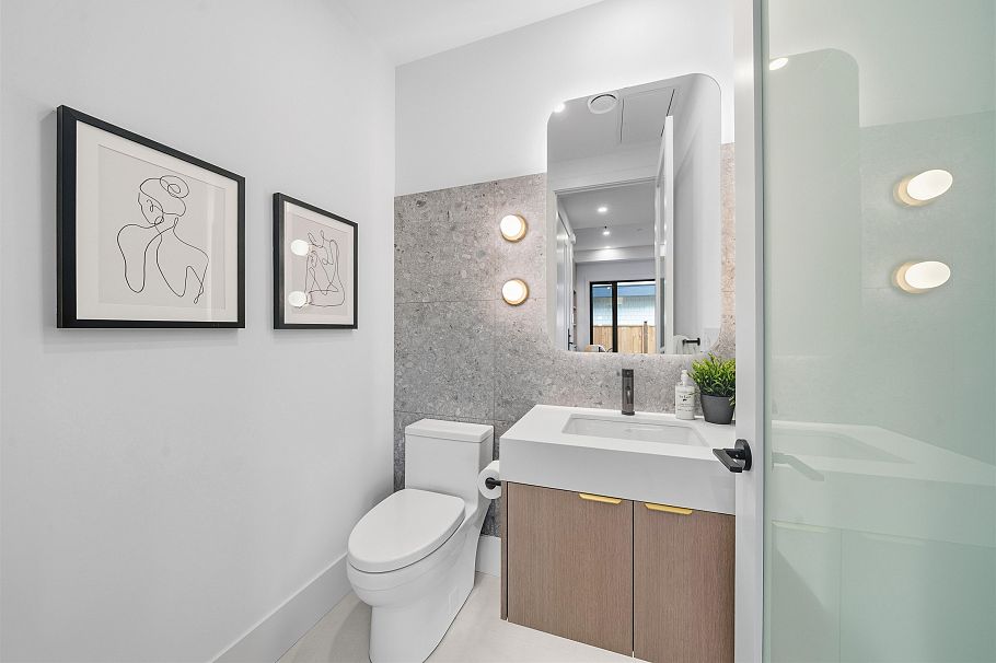 311 N Kamloops Street Vancouver, BC - 11