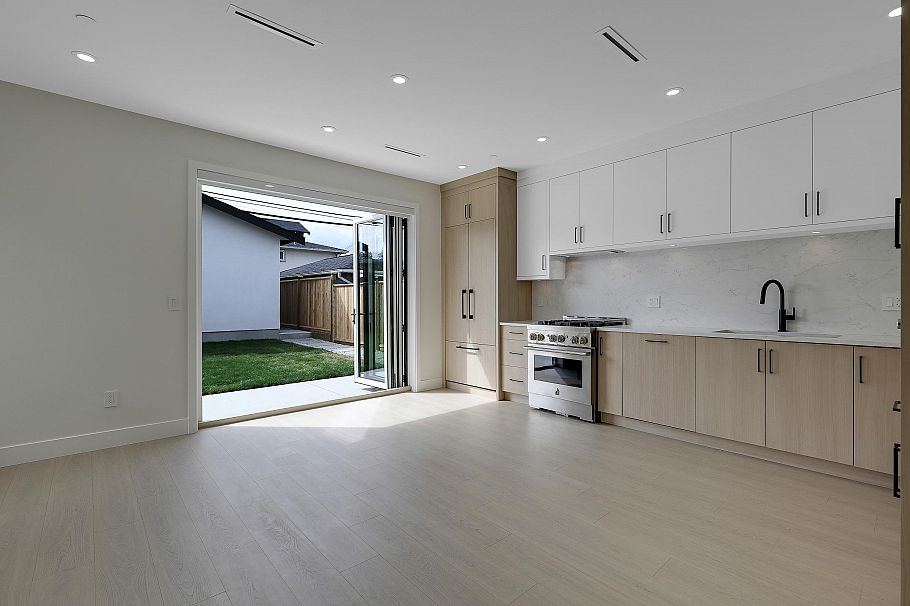 2 3695 E 26 Avenue Vancouver, BC - 12