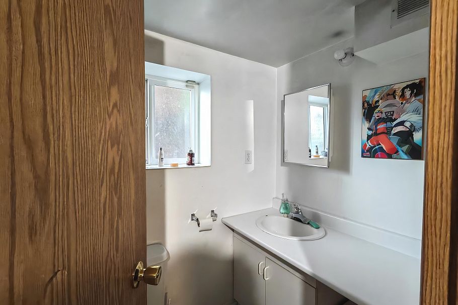 2686 E 3rd Avenue Vancouver, BC - 11