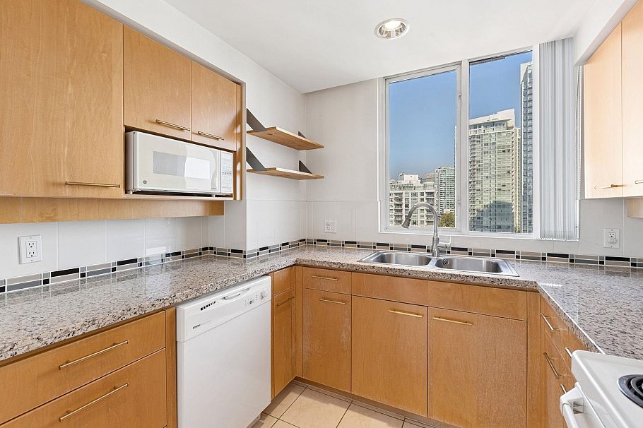 15D 139 Drake Street Vancouver, BC - 13