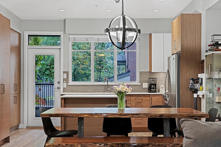 207 2135 Heritage Park Lane North Vancouver, BC - 2