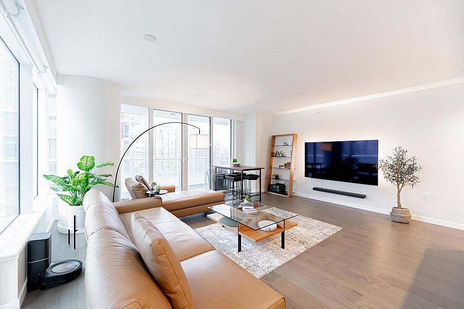 1502 1335 Howe Street Vancouver, BC - 2