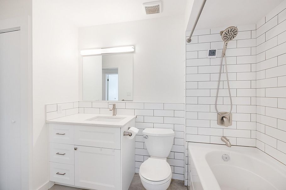 3182 Mountain Highway North Vancouver, BC - 10