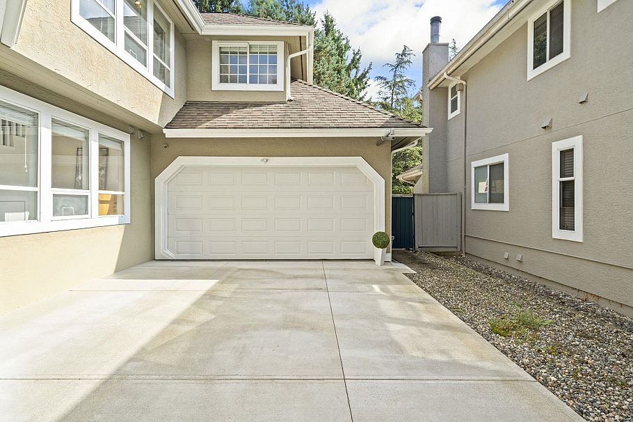 860 Ruckle Court North Vancouver, BC - 31