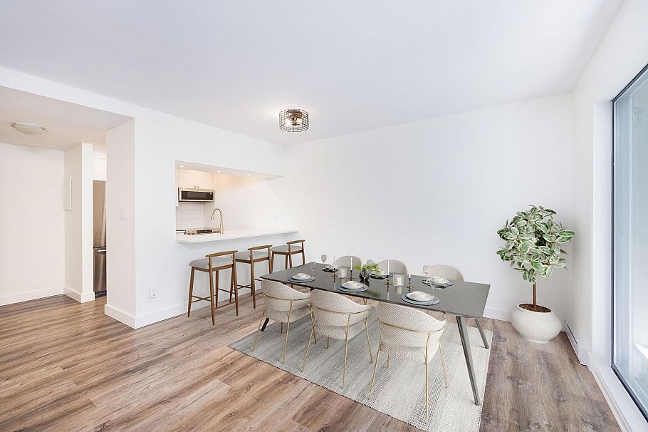 3182 Mountain Highway North Vancouver, BC - 3