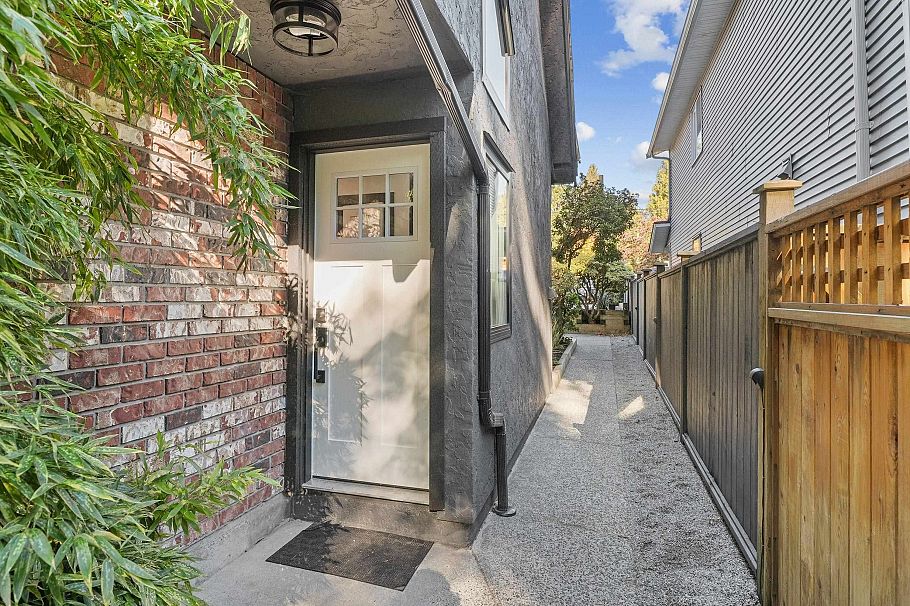 1430 Draycott Road North Vancouver, BC - 34