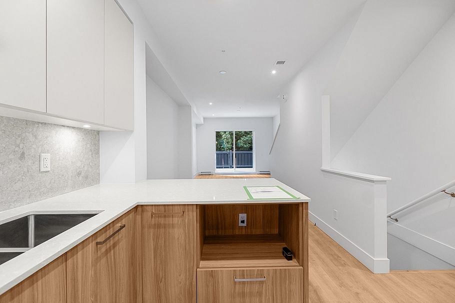 106 2320 Emery Court North Vancouver, BC - 16