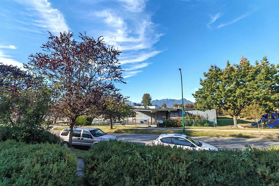 2686 E 3rd Avenue Vancouver, BC - 1