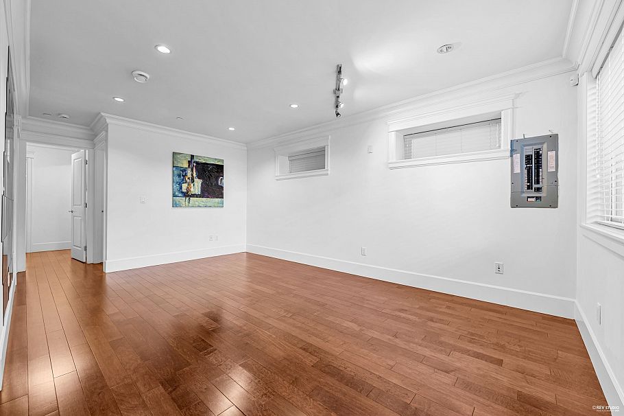3477 W 20th Avenue Vancouver, BC - 32