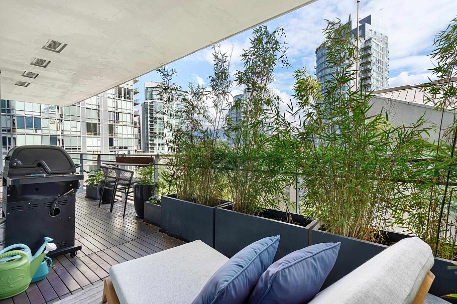 601 1499 W Pender Street Vancouver, BC - 9