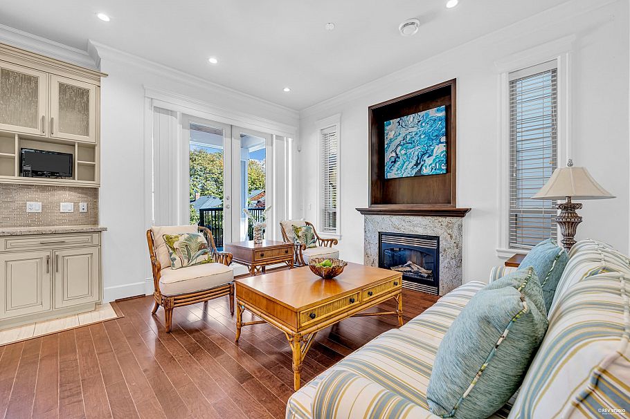 3477 W 20th Avenue Vancouver, BC - 3