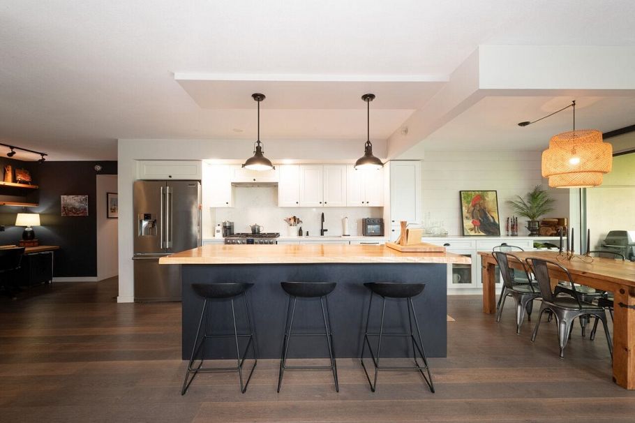 308 683 W Victoria Park North Vancouver, BC - 1