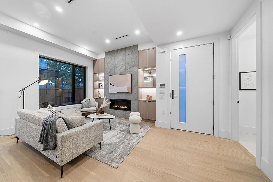 311 N Kamloops Street Vancouver, BC - 3