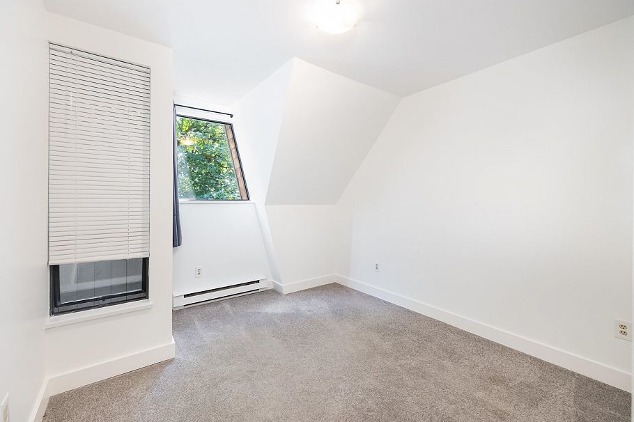 3182 Mountain Highway North Vancouver, BC - 11