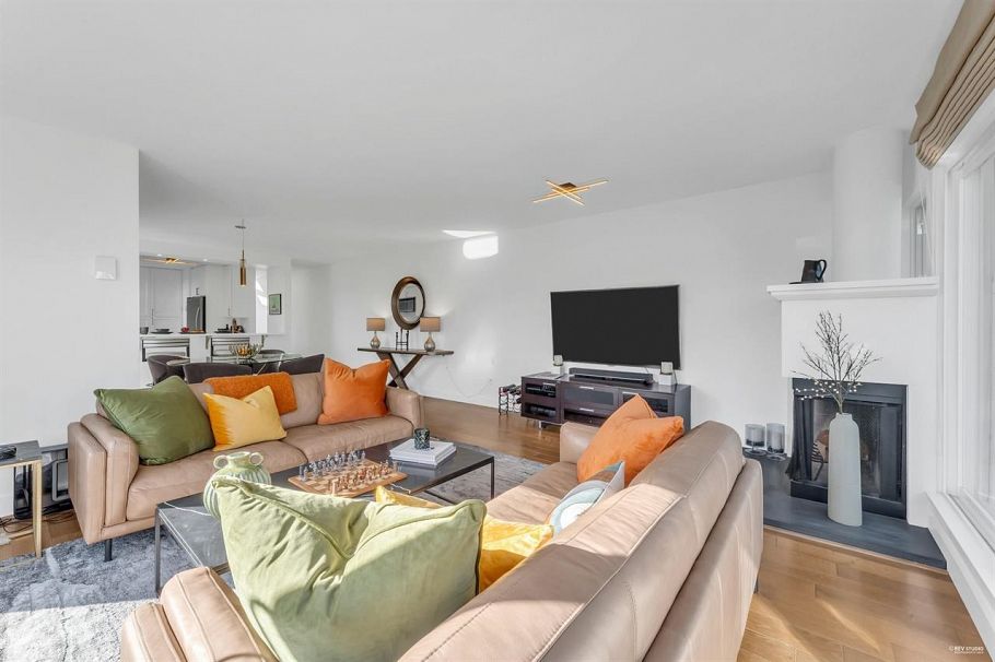 2243 Oak Street Vancouver, BC - 4