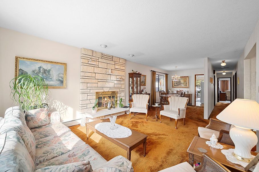 271 E 38th Avenue Vancouver, BC - 3