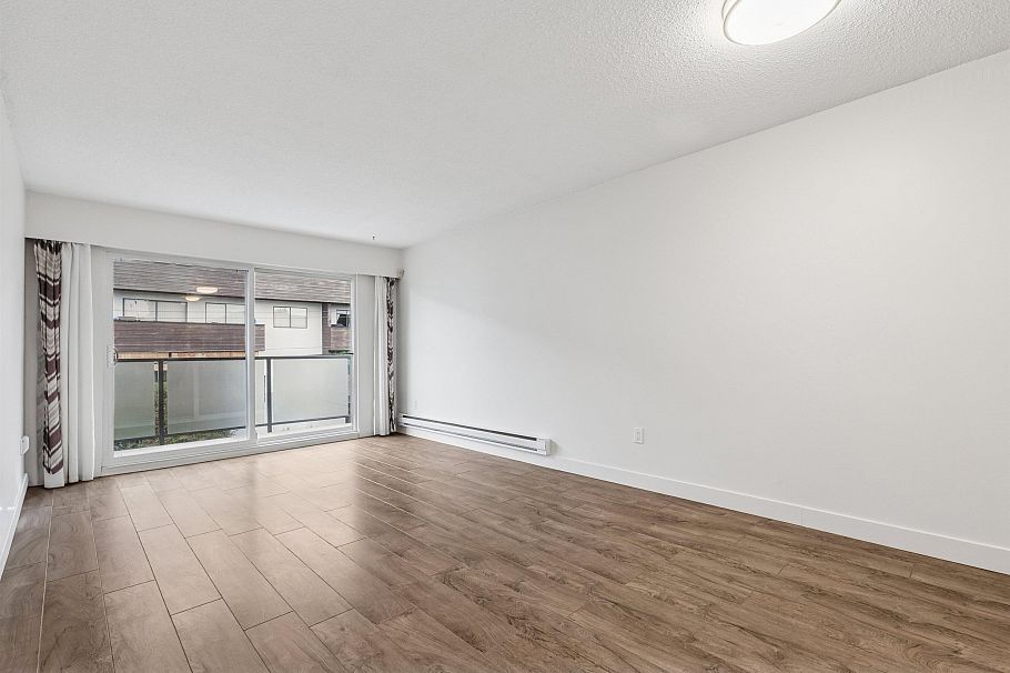 306 212 Forbes Avenue North Vancouver, BC - 4