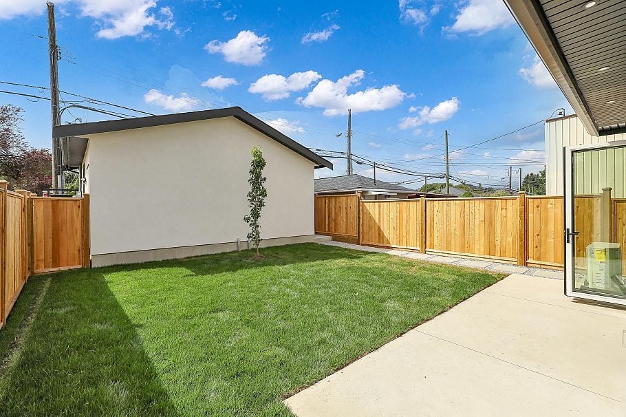 2 3695 E 26 Avenue Vancouver, BC - 4