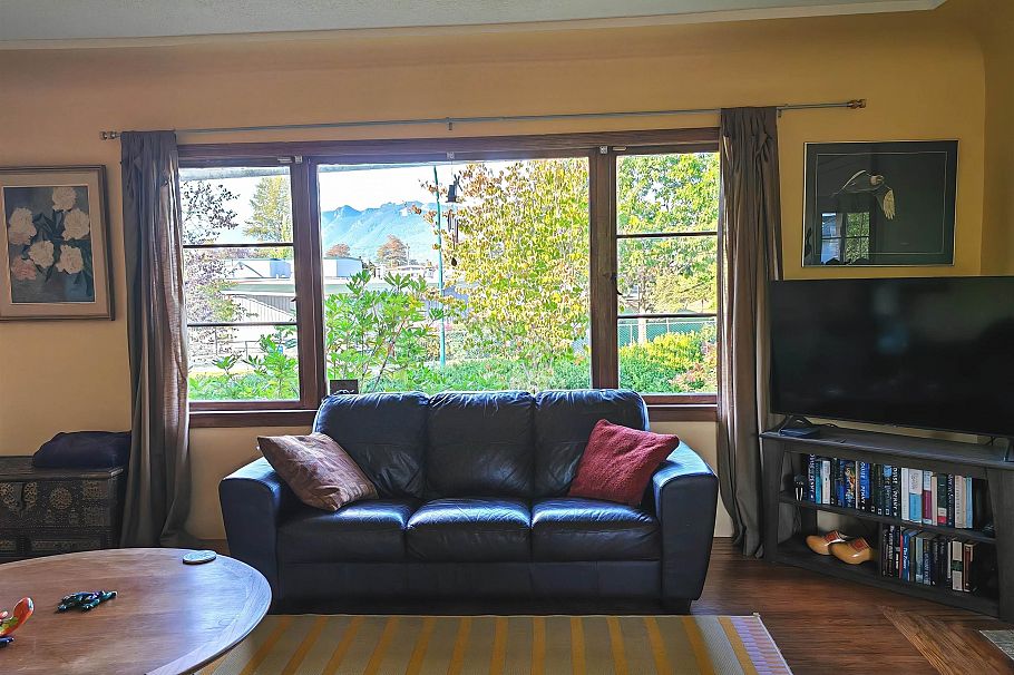 2686 E 3rd Avenue Vancouver, BC - 4