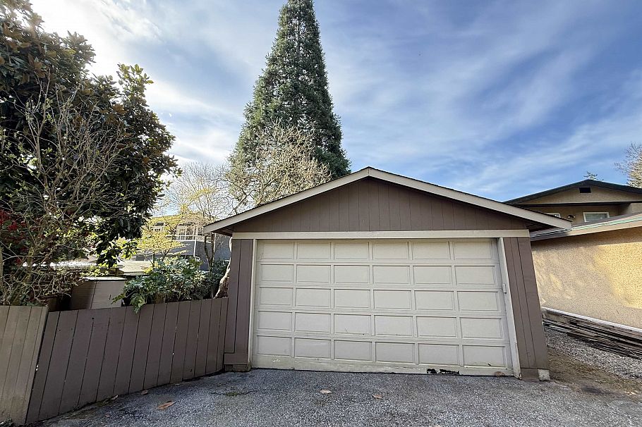 1546 Hope Road North Vancouver, BC - 39