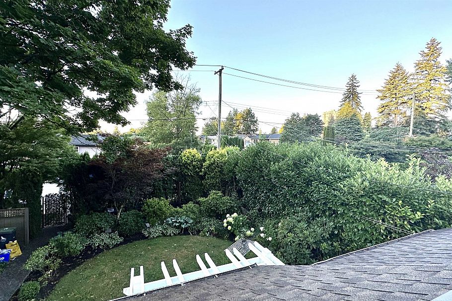 1546 Hope Road North Vancouver, BC - 38