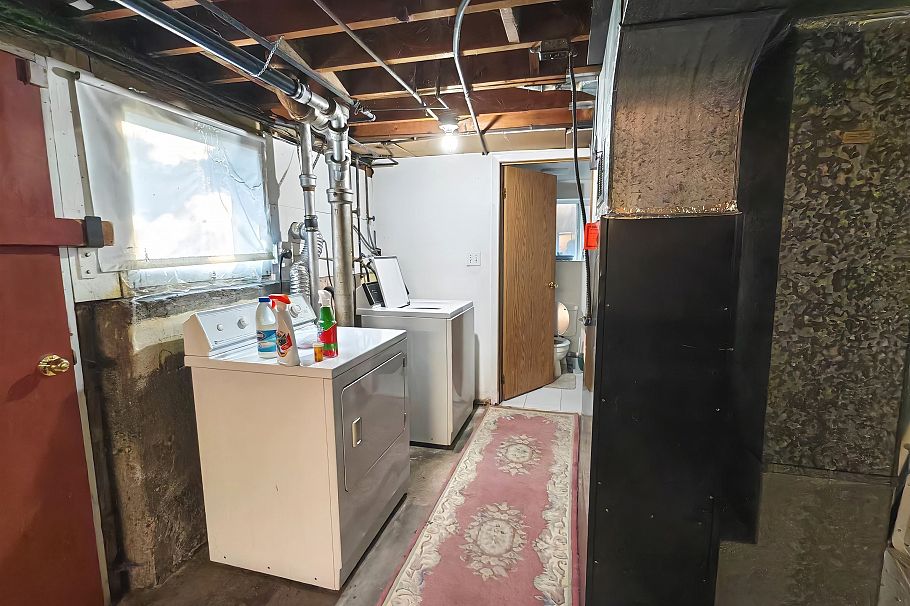 2686 E 3rd Avenue Vancouver, BC - 12