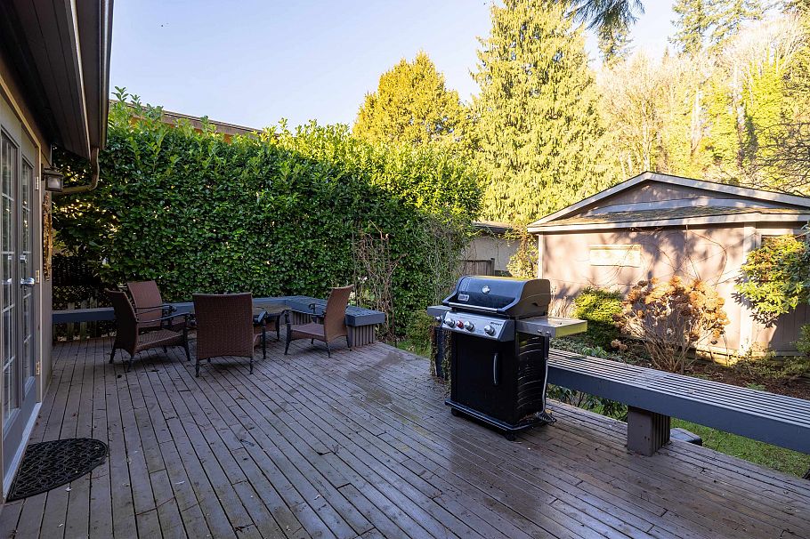 1546 Hope Road North Vancouver, BC - 36