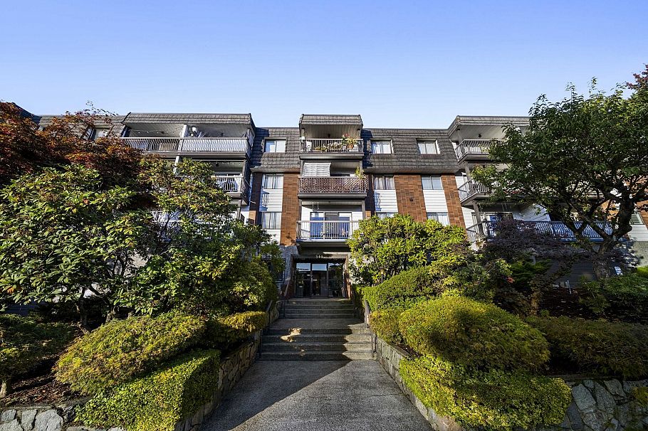 337 340 W 3rd Street North Vancouver, BC - 2