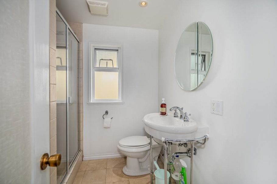 1735 W 62nd Avenue Vancouver, BC - 22