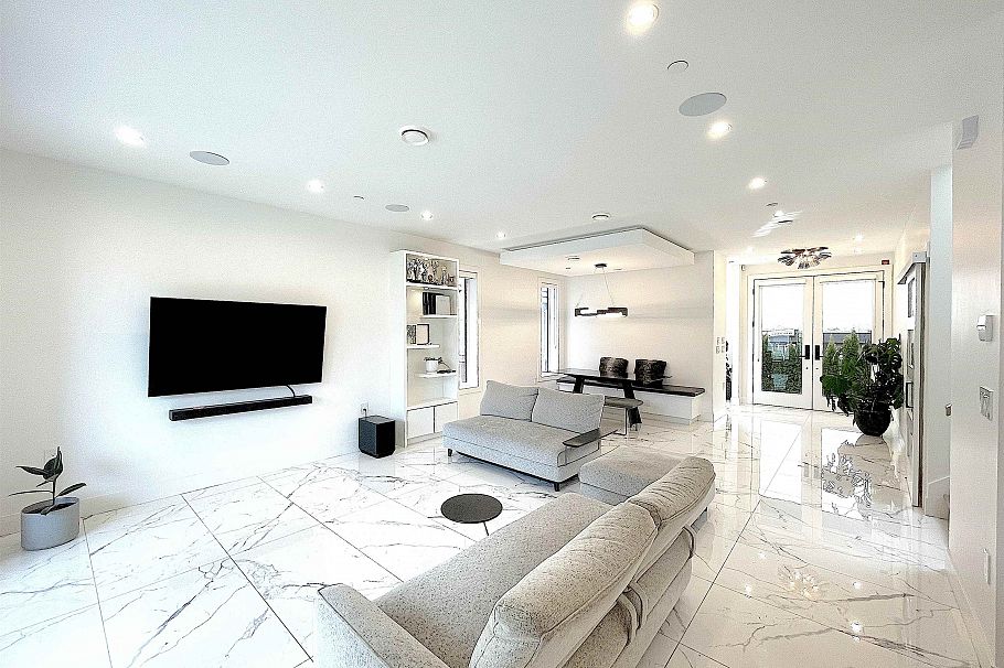 1633 SE Marine Drive Vancouver, BC - 11