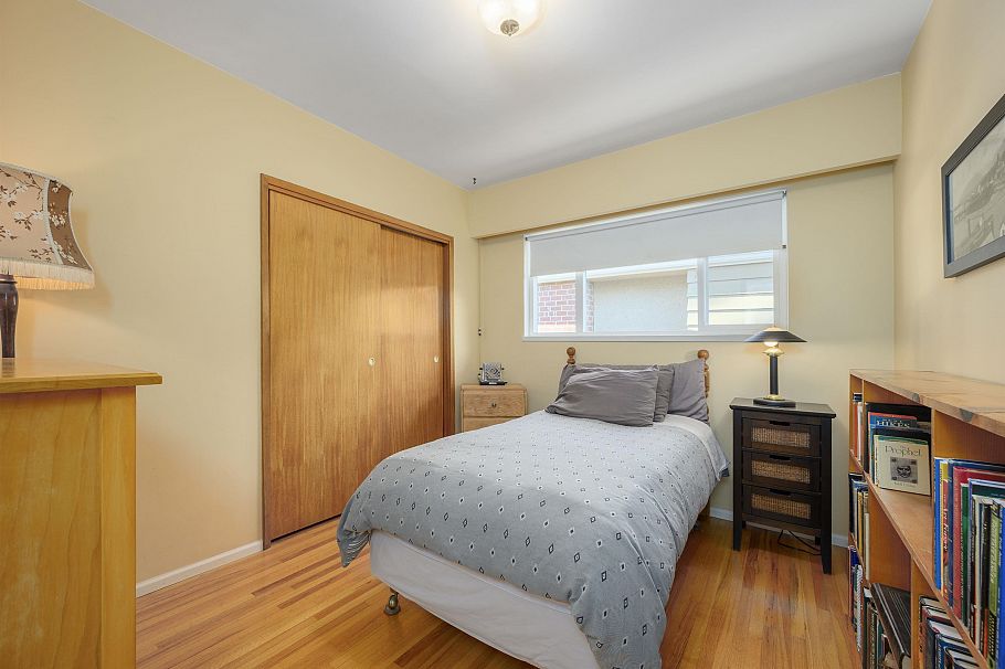 545 W 22nd Street North Vancouver, BC - 18