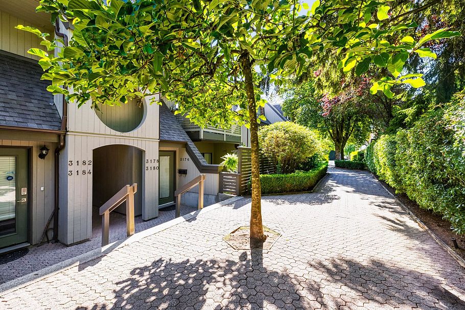 3182 Mountain Highway North Vancouver, BC - 34