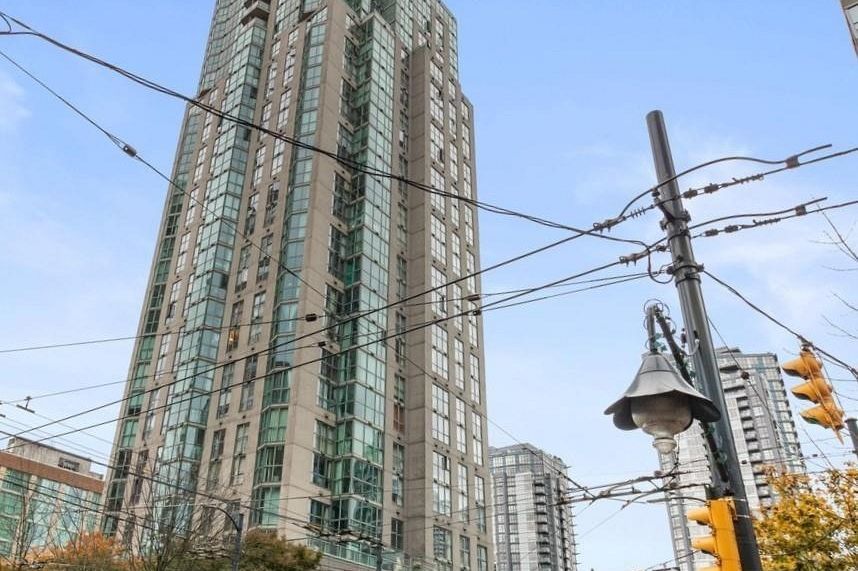 2402 1188 Howe Street Vancouver, BC - 2