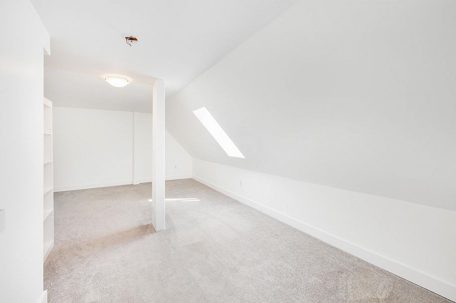 3182 Mountain Highway North Vancouver, BC - 12