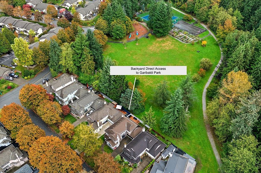 860 Ruckle Court North Vancouver, BC - 34