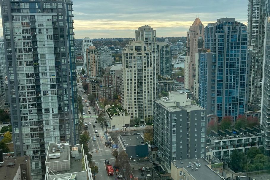 2402 1188 Howe Street Vancouver, BC - 11