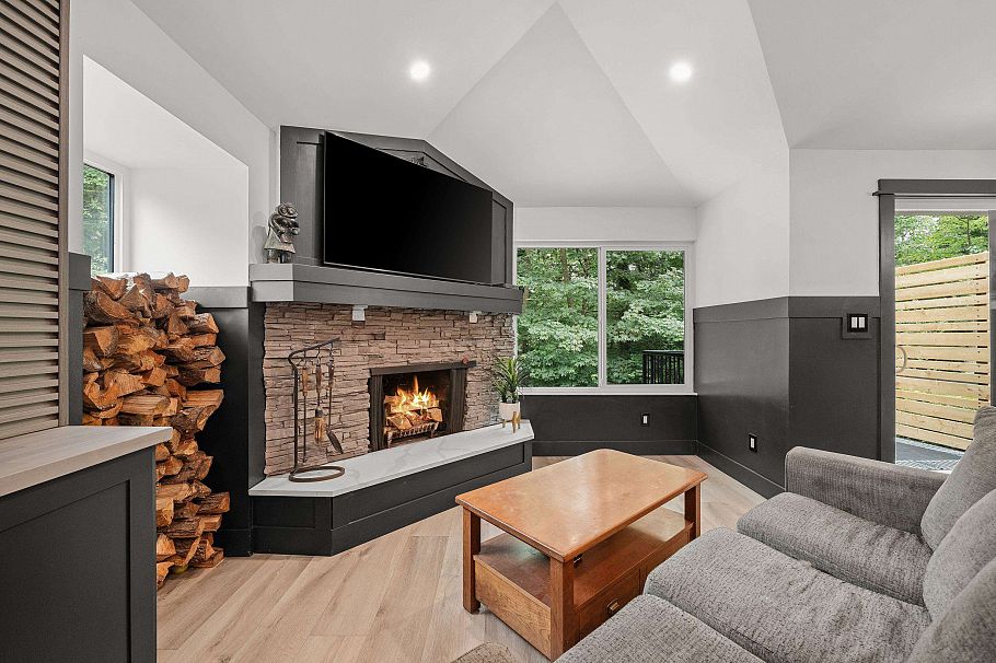 1430 Draycott Road North Vancouver, BC - 1