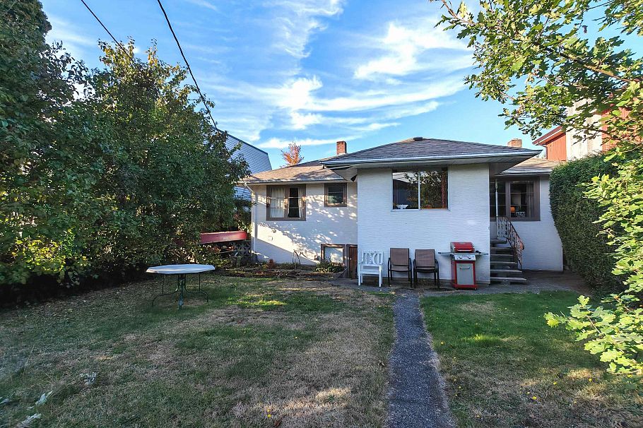 2686 E 3rd Avenue Vancouver, BC - 13