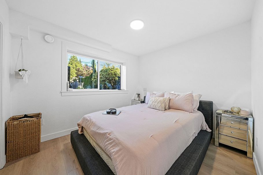 1430 Draycott Road North Vancouver, BC - 24