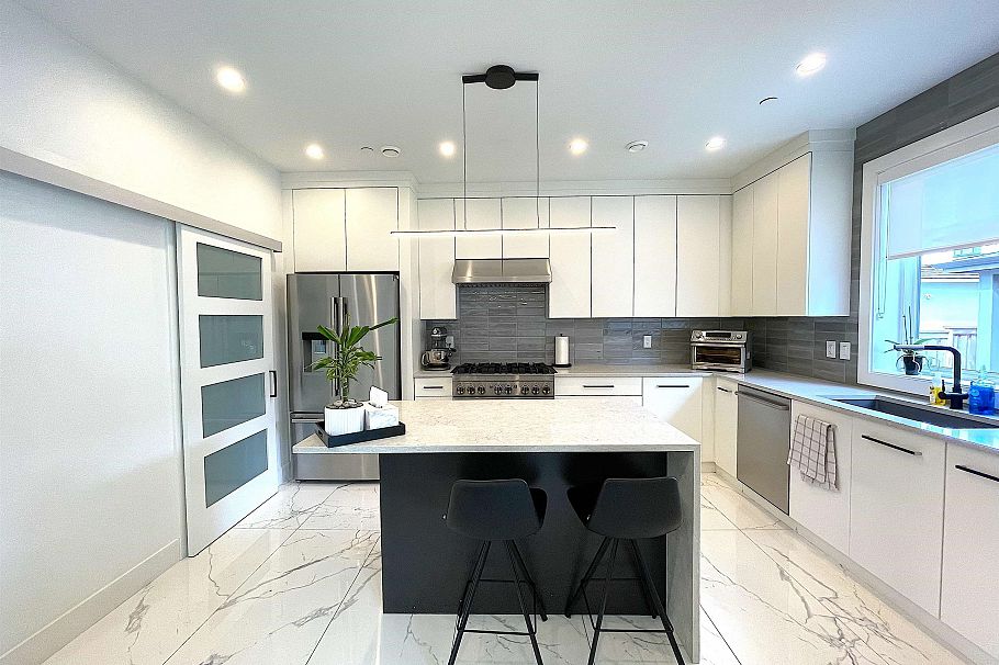 1633 SE Marine Drive Vancouver, BC - 10