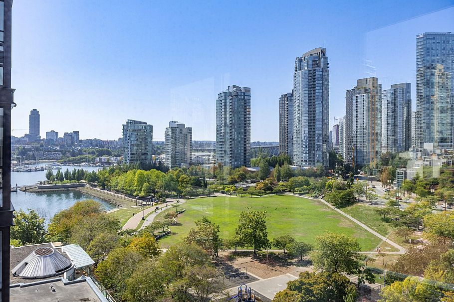 15D 139 Drake Street Vancouver, BC - 1