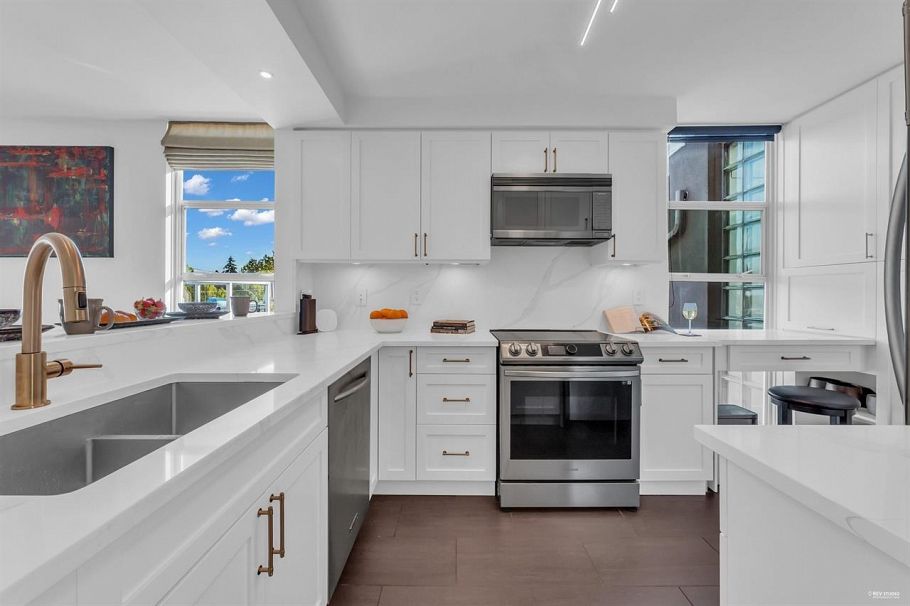 2243 Oak Street Vancouver, BC - 17